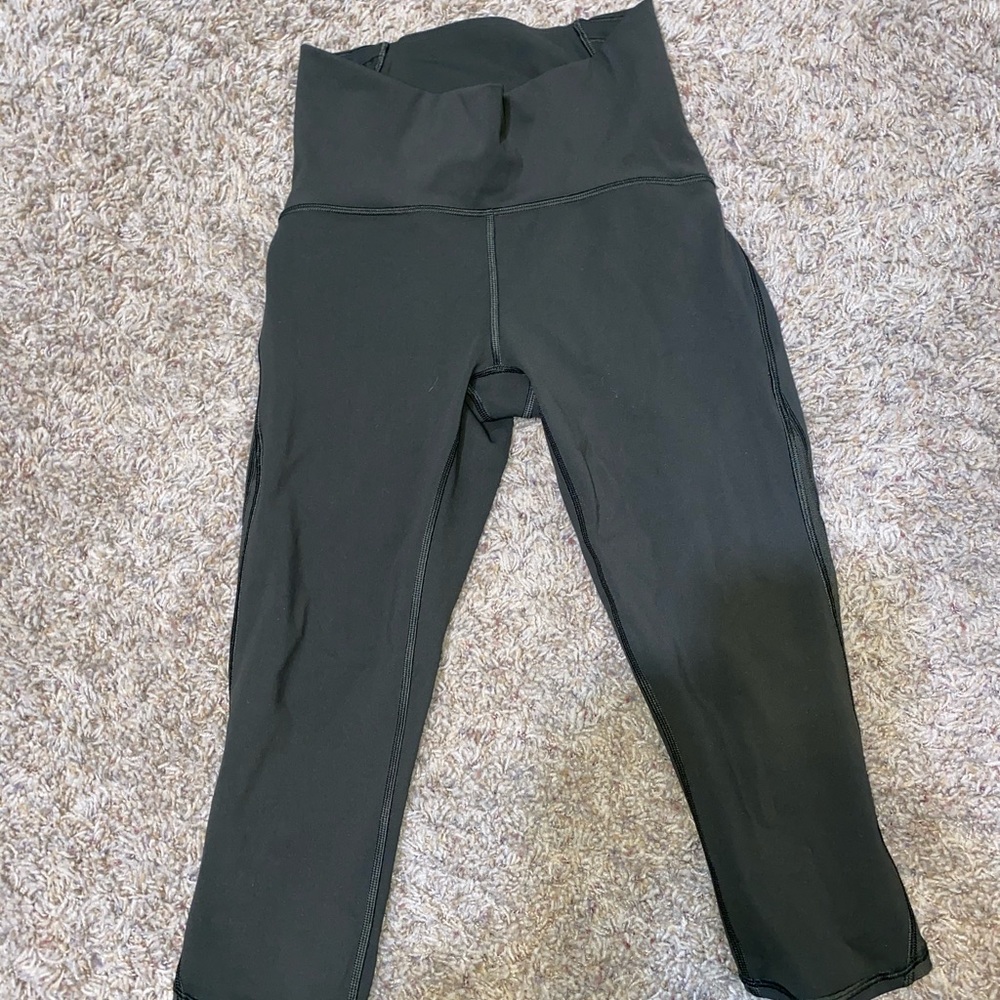 Lululemon Dark Green Cropped Leggings
